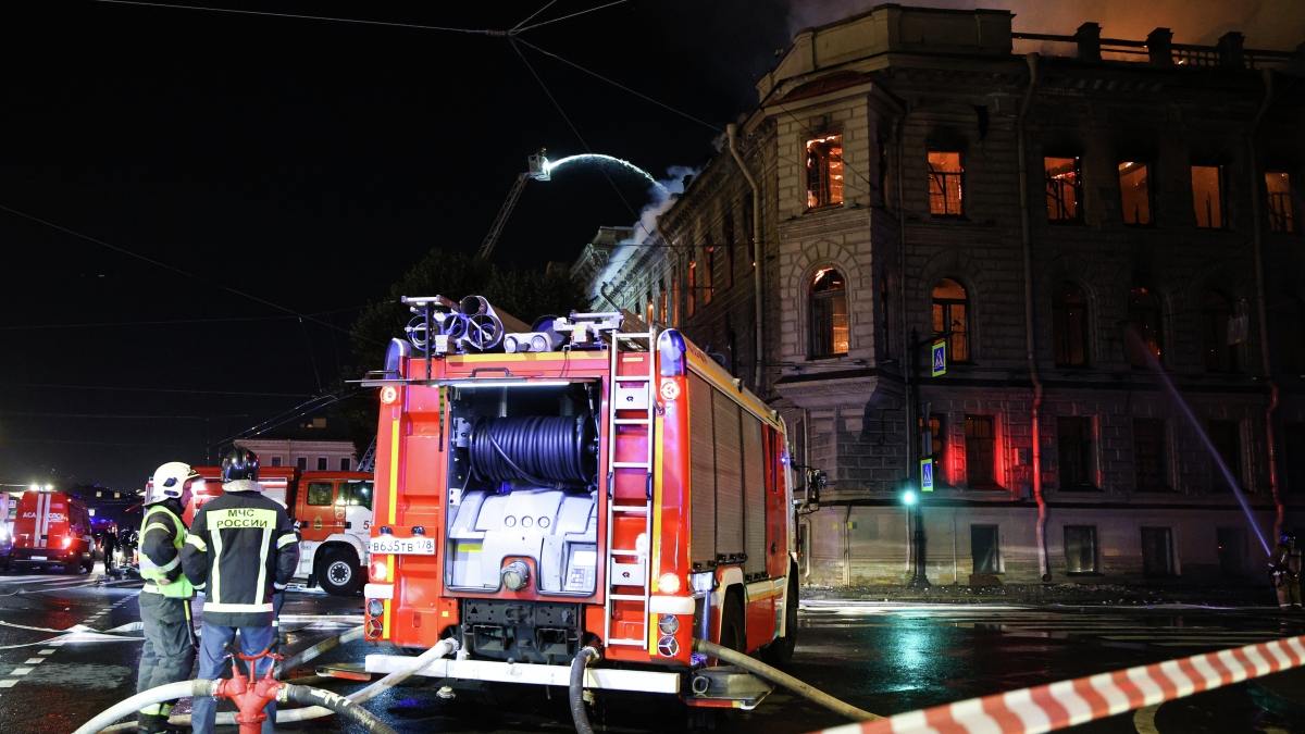 Загоревшийся в центре Петербурга особняк не эксплуатировался