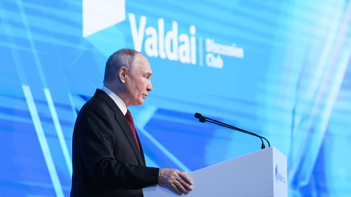 Путин заявил, что рано или поздно придется договариваться об основах нового мироустройства