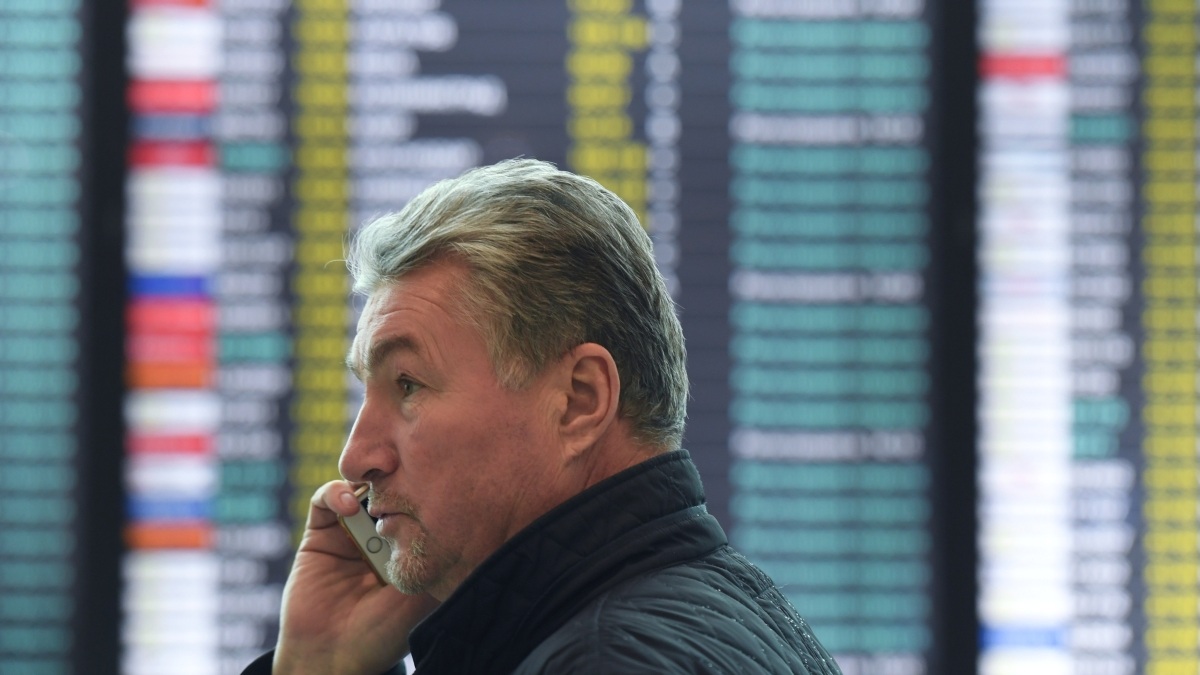 Еще пять российских аэропортов приостановили обслуживание рейсов