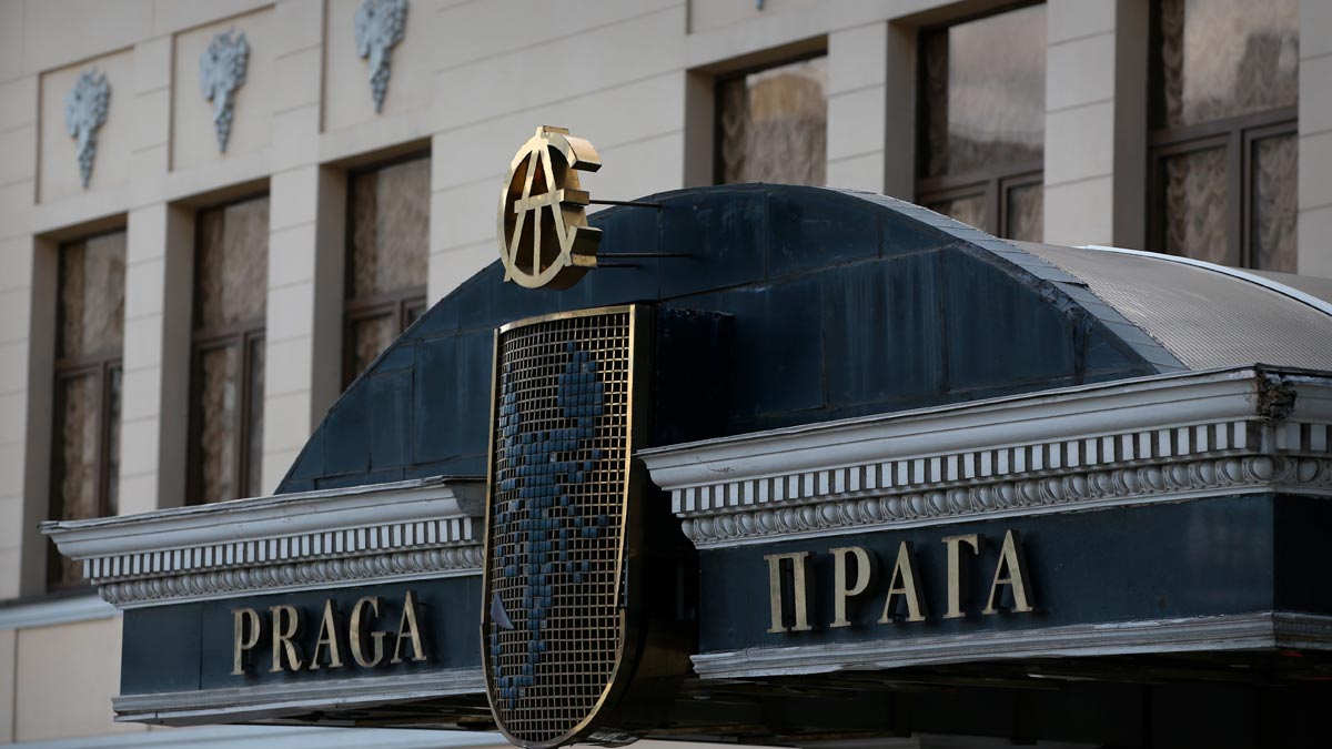 Фасадам ресторана "Прага" на Арбате вернут облик 1954 года