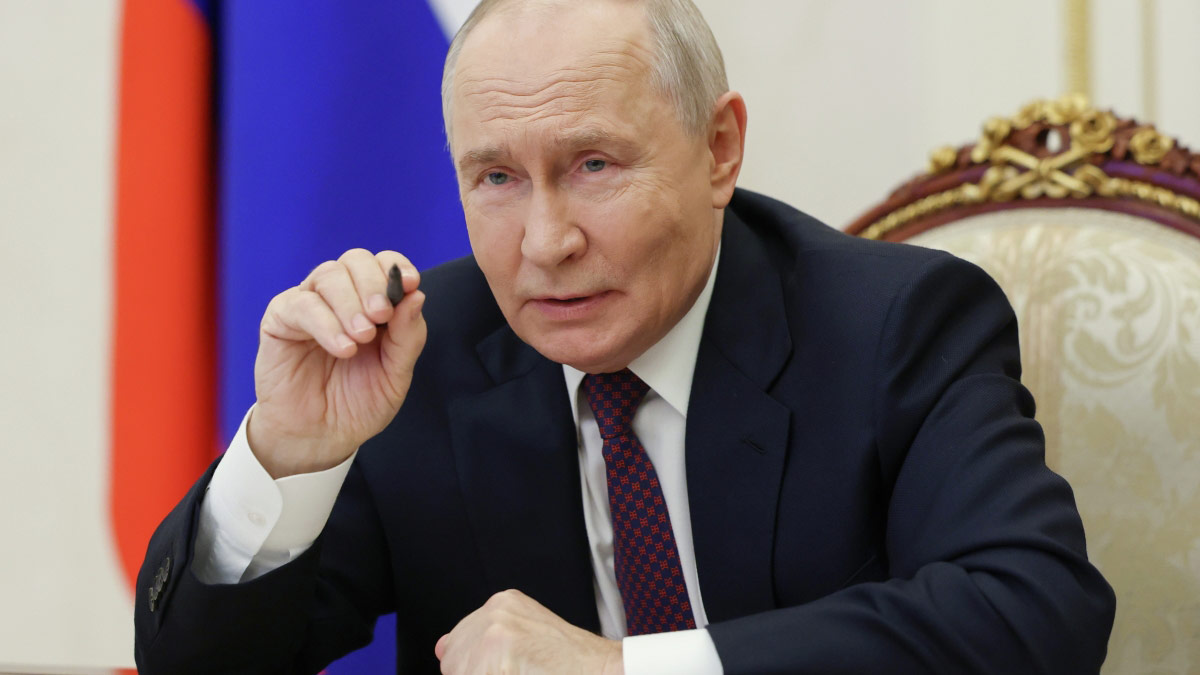 Путин заявил о необходимости "железобетонно" защитить средства граждан в пенсионных фондах
