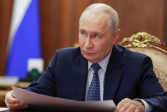Путин поручил кабмину утвердить программу восстановления пострадавших объектов торговой и логистической инфраструктуры