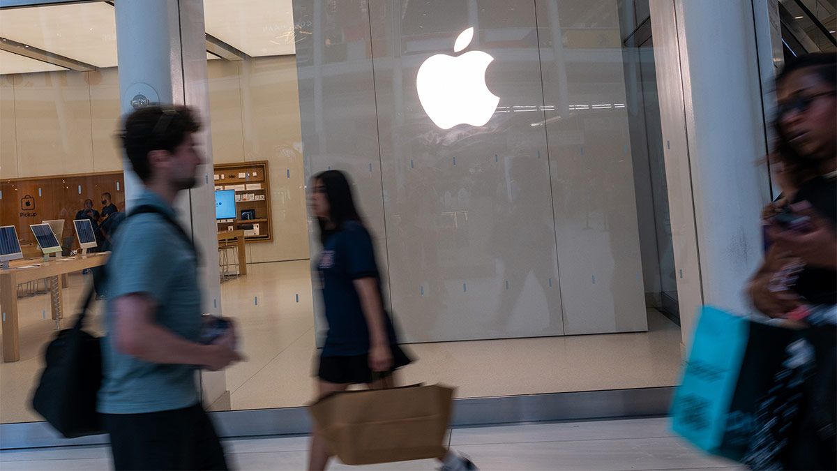 Apple представит 28 октября первый MacBook с сенсорным экраном