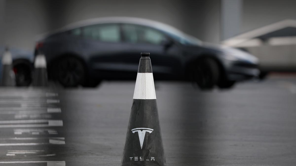 Tesla в III квартале снизила чистую прибыль на 43%, выручка превзошла прогноз