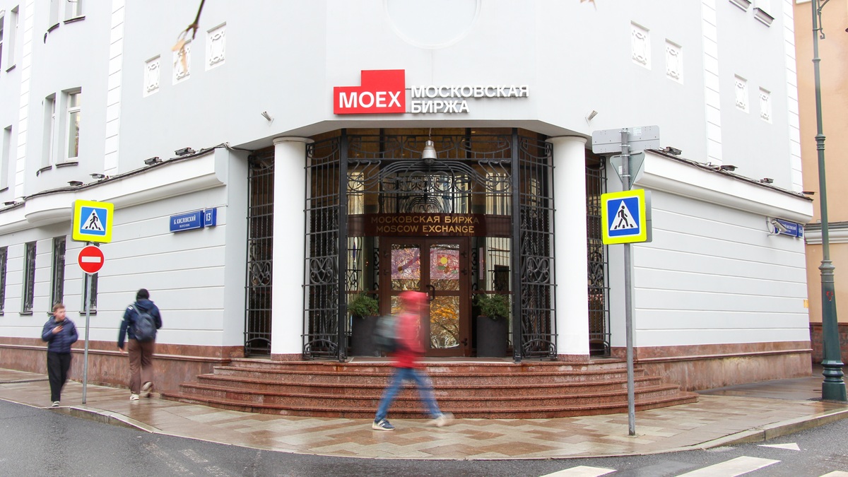 Рынок акций РФ открылся в утреннюю сессию ростом индекса IMOEX на 0,1%