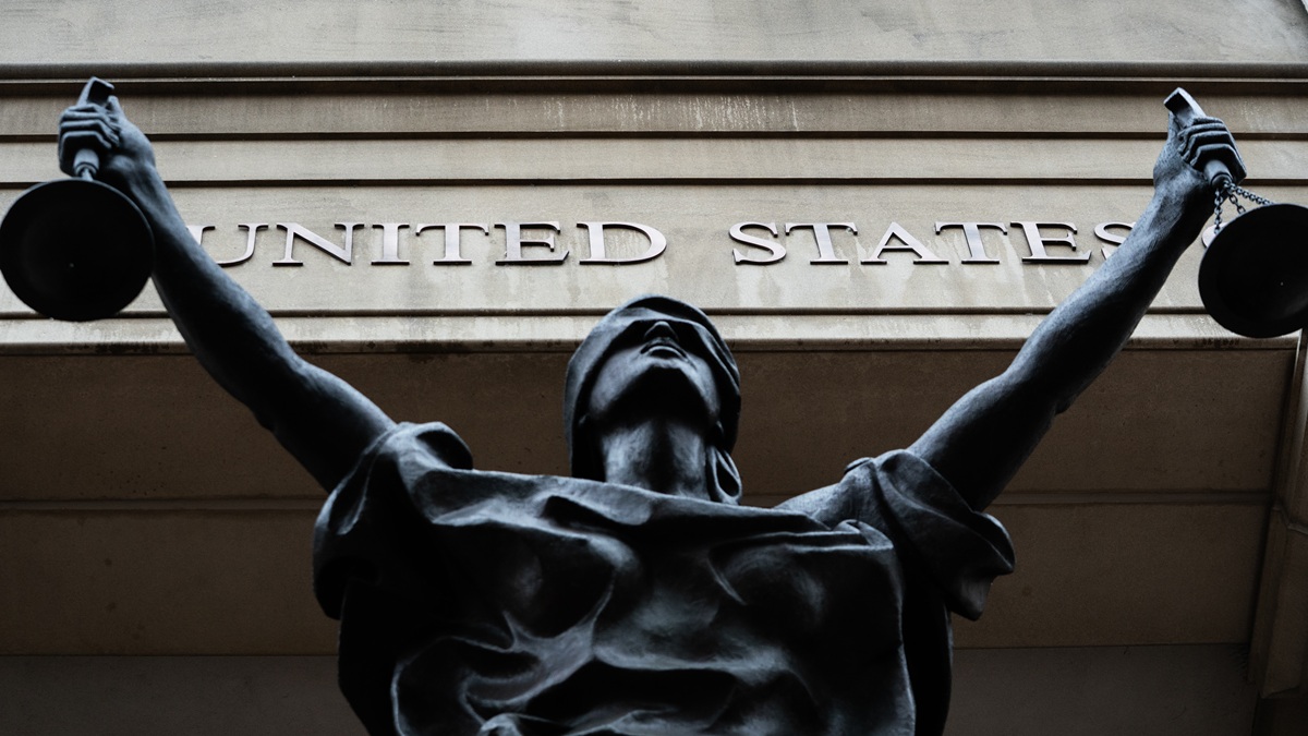 Минюст США выдвинул очередные обвинения против экс-директора ФБР