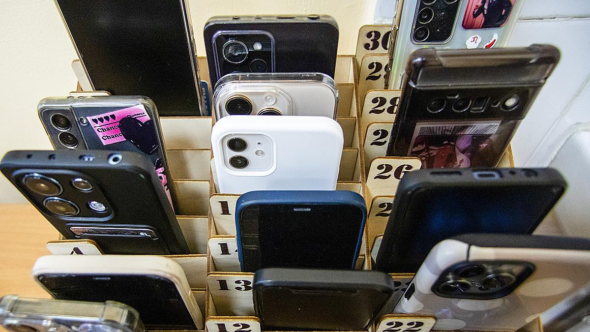 Регистрировать IMEI привезенных из-за границы смартфонов можно будет бесплатно на сайте "Госуслуг"
