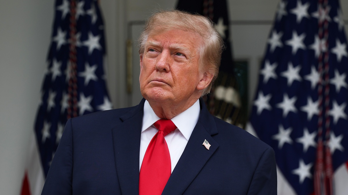 Трамп заверил, что не будет вмешиваться в ситуацию с Болсонару