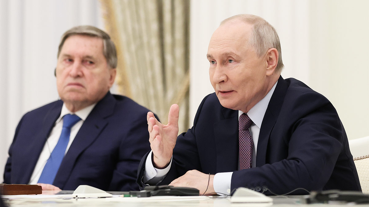 Ушаков назвал дезинформацией сообщение FT об "исторической лекции" Путина Стуббу и Стёре